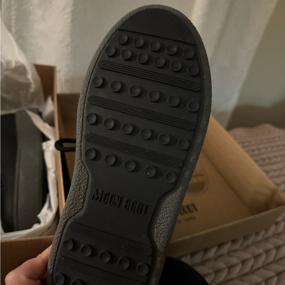 Moon Boot LTRACK LOW BLACK NYLON BOOTS - Picture 3 of 9